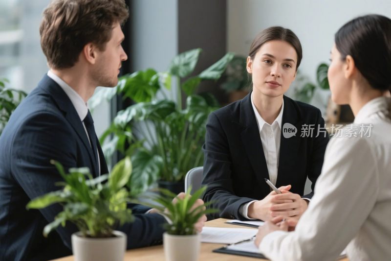 商务洽谈场景图片