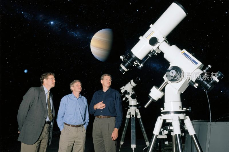 天文观测团队与望远镜
