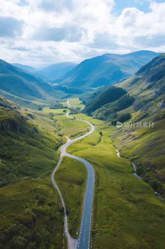 山间蜿蜒公路风景