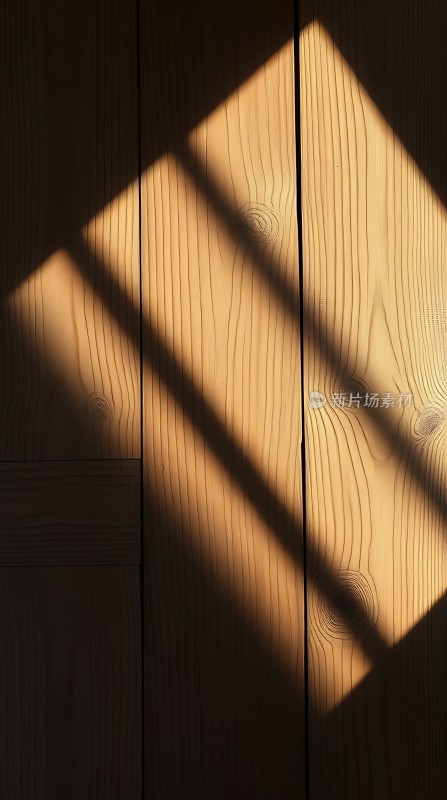 阳光下的木纹光影