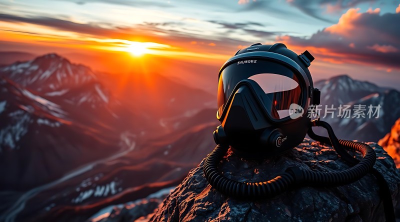 日出时分的山顶氧气面罩