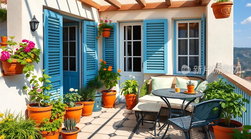 阳光午后绿意盎然的小阳台