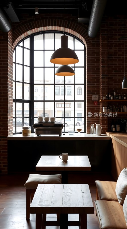 温馨咖啡馆砖墙木桌窗前咖啡香浓