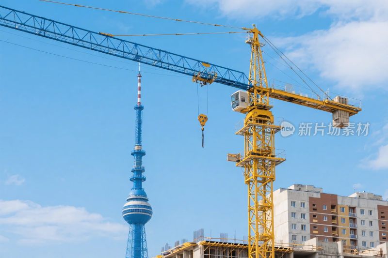 建筑工地塔吊与摩天楼