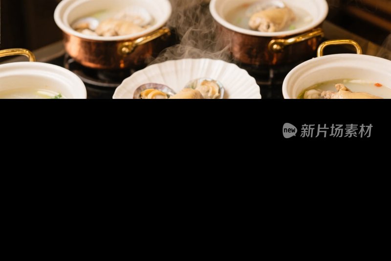 厨房海鲜烹饪场景