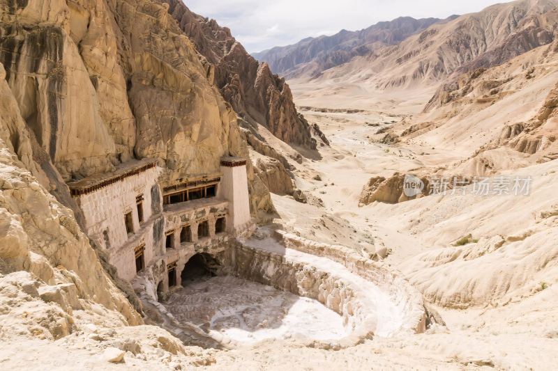 山地古建筑遗迹风景
