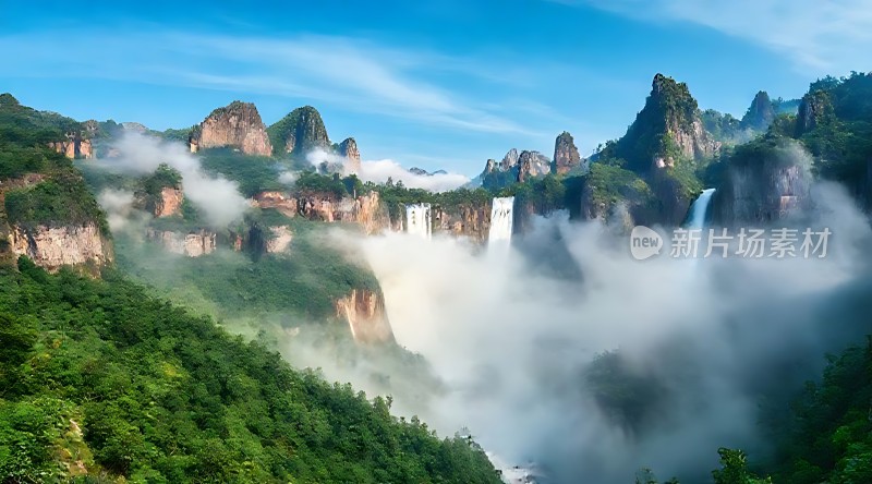 瀑布群云雾缭绕的山谷