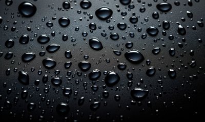 水滴水珠透亮雨滴黑色背景高清微距