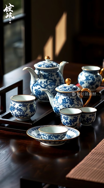 青花瓷茶具雅致展示