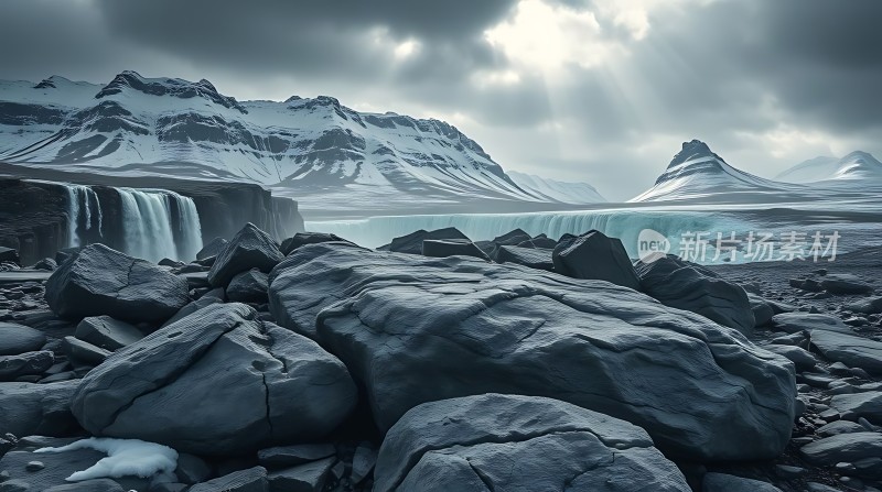 冰封瀑布雪覆群山