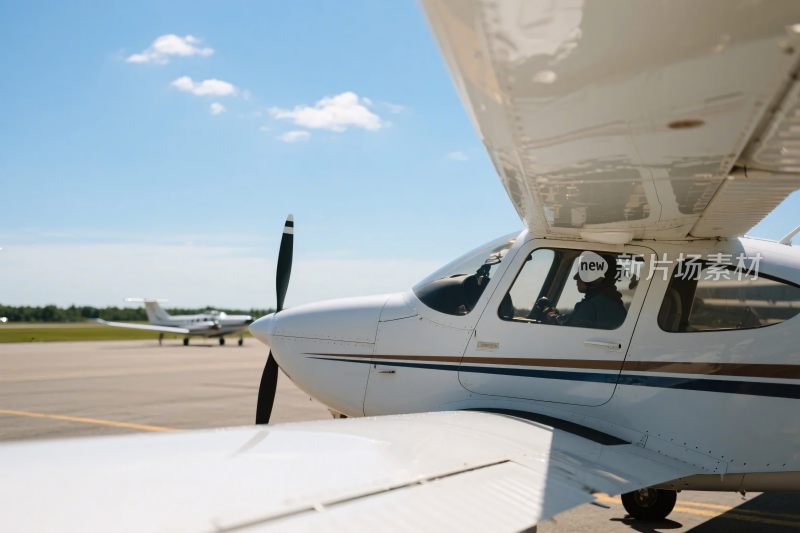 小型飞机机场场景