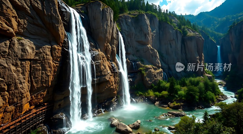 瀑布飞流直下绿树成荫碧波荡漾