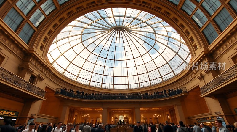 阳光下的宏伟大厅