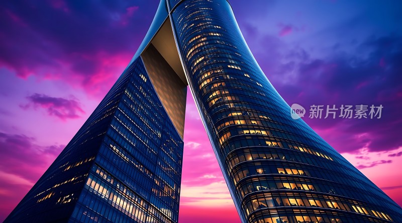 双塔摩天大楼夜幕下的璀璨光芒