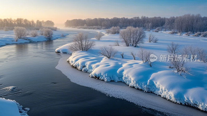 大雪纷飞积雪覆盖冬季旅游雪景图