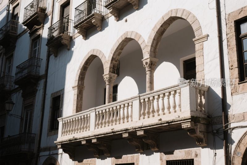 白色古建筑阳台景观