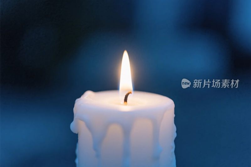 蓝色背景蜡烛
