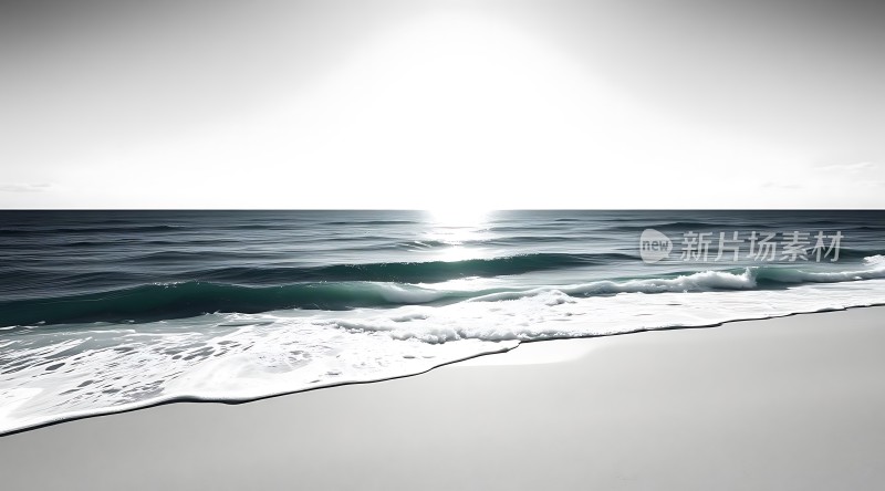 阳光下的海浪轻拍沙滩
