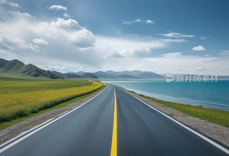 青海湖边公路奇景