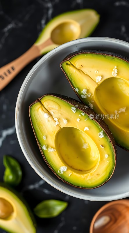 牛油果配盐粒健康美味