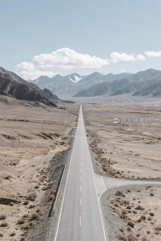 旷野公路远山风景