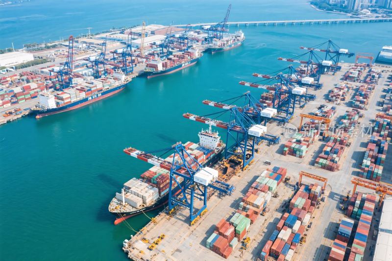 港口集装箱货运航拍图