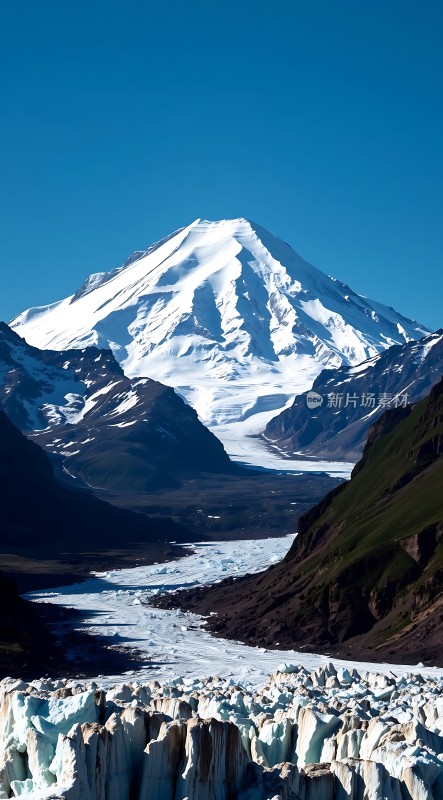 雪峰巍峨冰川蜿蜒自然奇观震撼人心