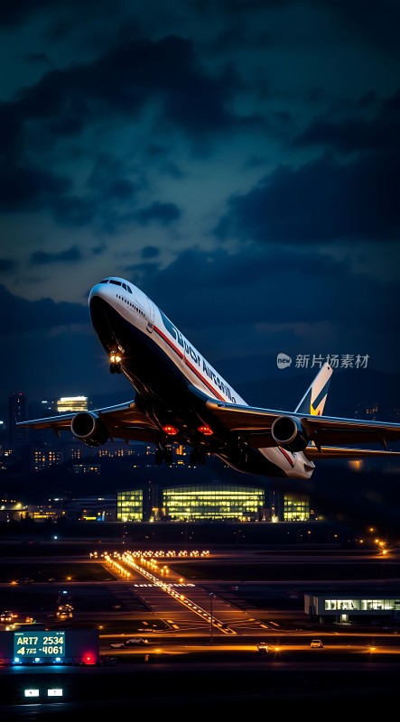 夜幕下的航班起航