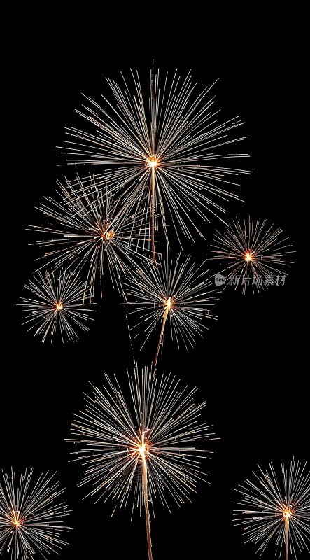 烟花绽放夜空光芒四射璀璨夺目