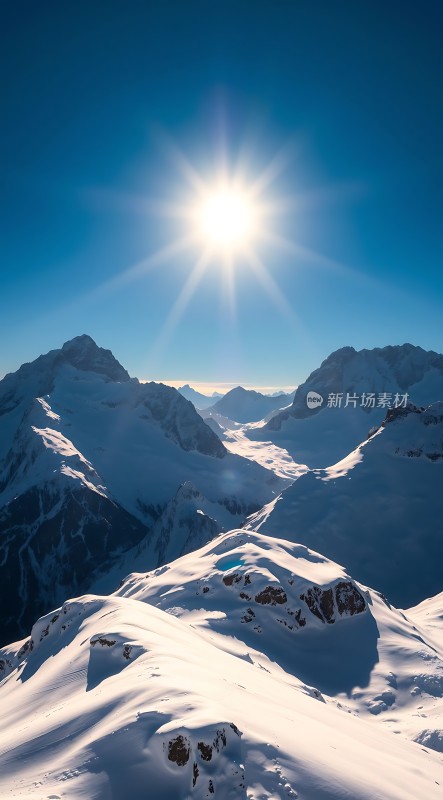 阳光下的雪山美景