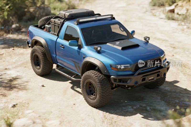 蓝色越野皮卡车行驶在土路上