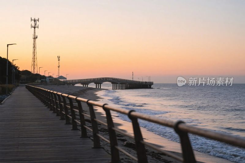 海边黄昏步道景观