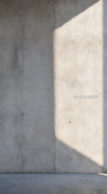 阳光下的灰色墙面