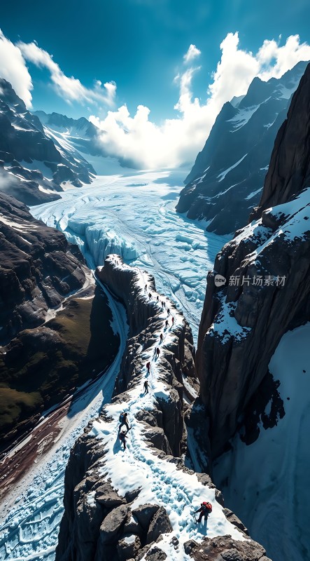 雪峰上的探险者勇攀冰封峭壁