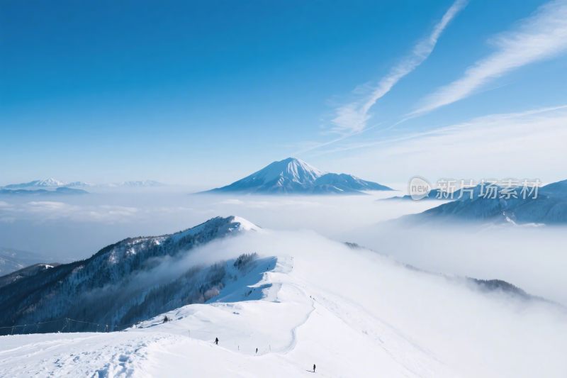 雪山云海风景图