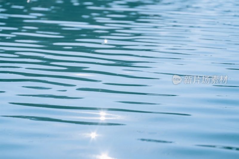 水面波纹光影