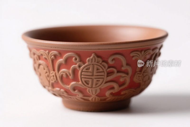棕红色雕花陶瓷碗