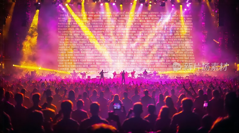 舞台灯光璀璨乐队激情演奏观众热情高涨的音乐会现场