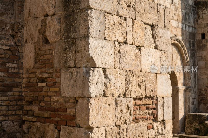 古老石墙遗迹照片