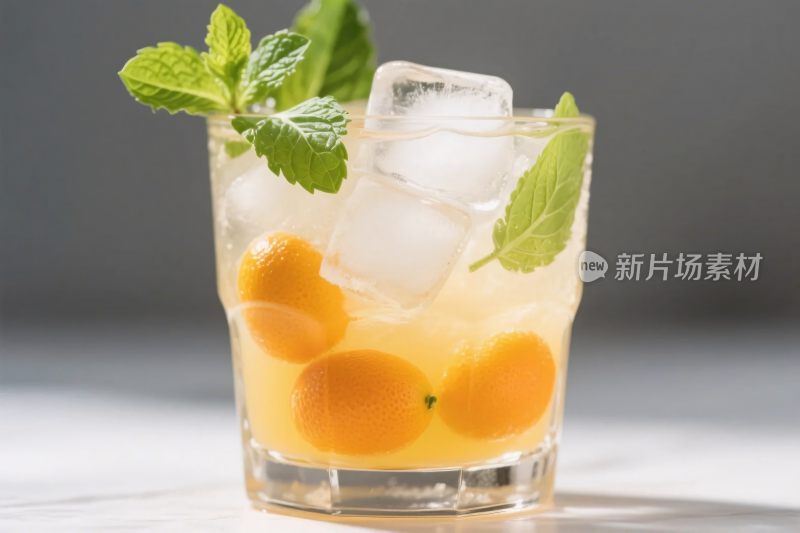 清新水果冰饮特写