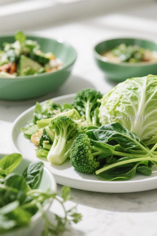 新鲜蔬菜沙拉盘