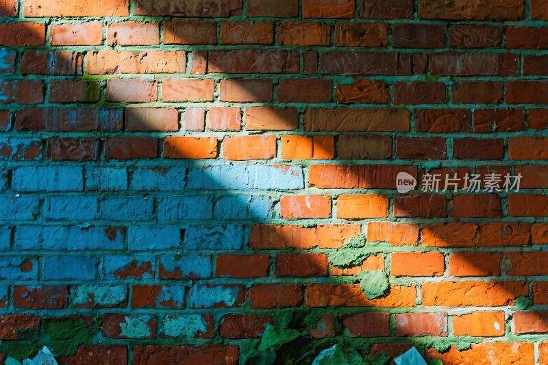 红砖墙光影
