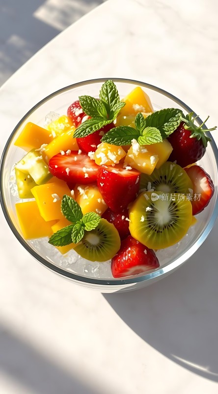 阳光下的水果拼盘