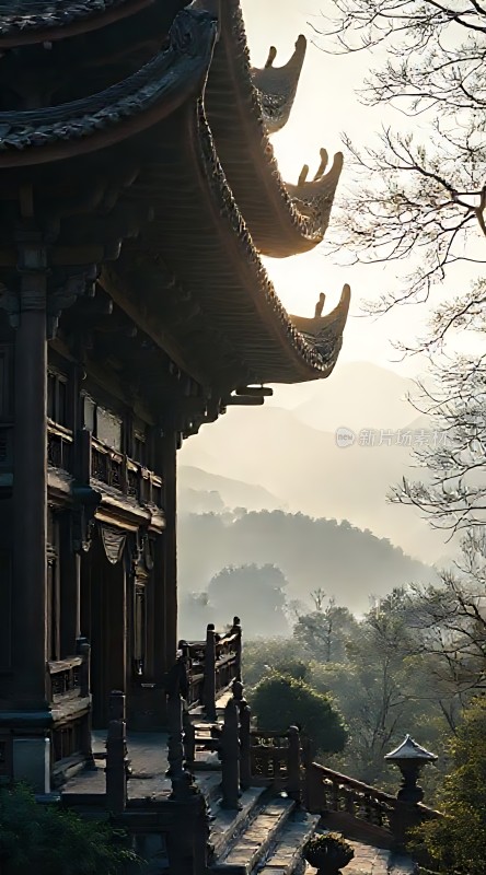 古寺晨曦静谧山景