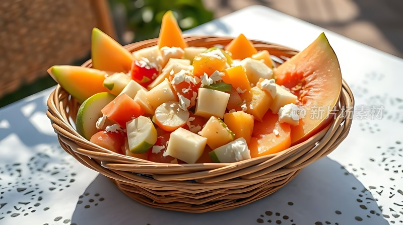 阳光下的水果拼盘