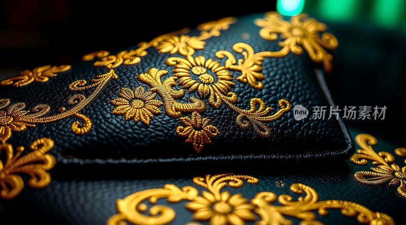 金色花纹皮革制品特写