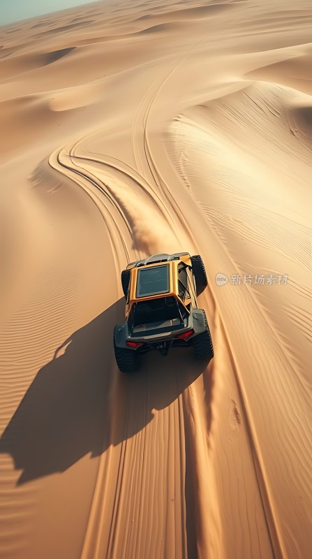 沙漠越野车穿越沙丘