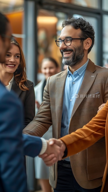 商务握手合作共赢