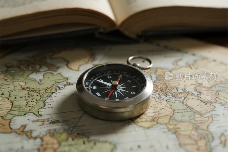 地图与指南针及书籍