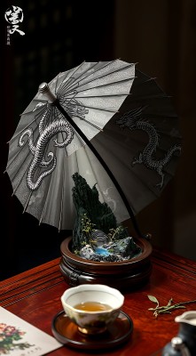 龙纹油纸伞下的静谧茶道 龙纹油纸伞下的静谧茶道